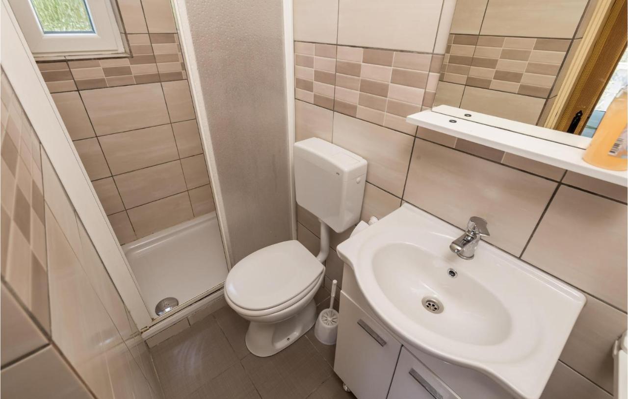 1 Bedroom Amazing Apartment In Kampor Ngoại thất bức ảnh