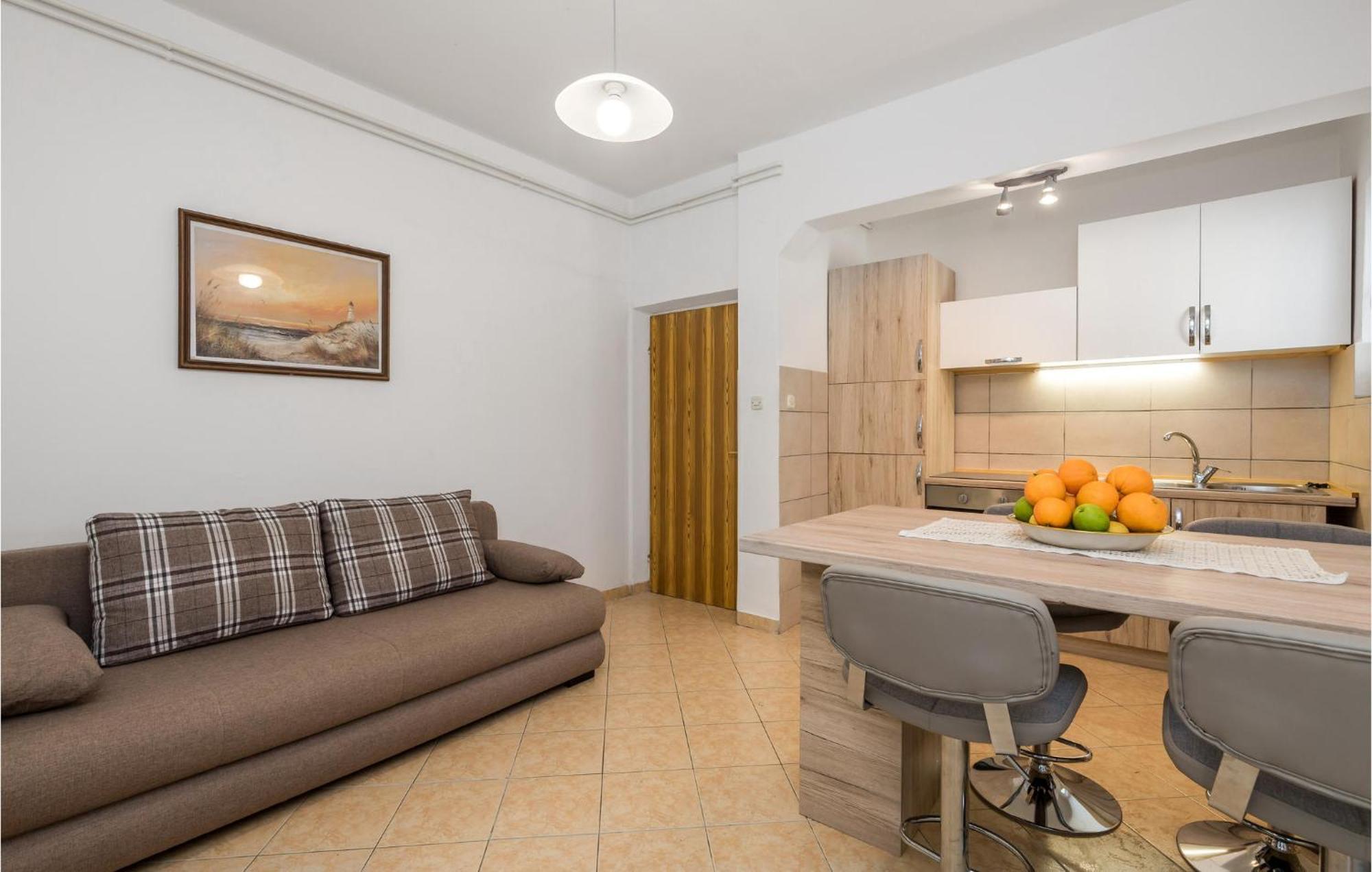 1 Bedroom Amazing Apartment In Kampor Ngoại thất bức ảnh