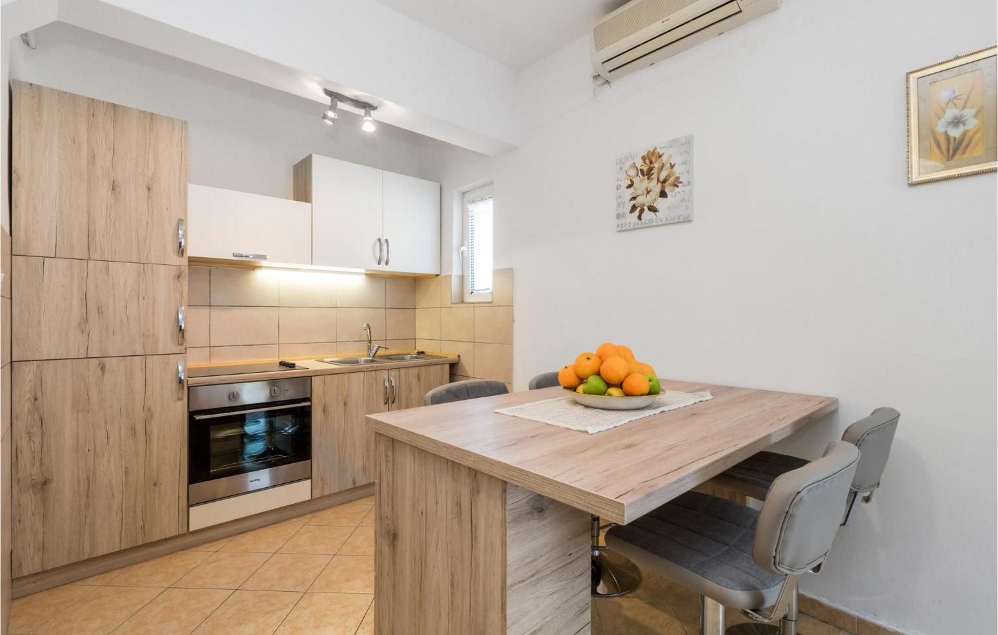 1 Bedroom Amazing Apartment In Kampor Ngoại thất bức ảnh