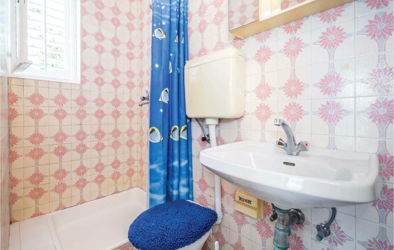 1 Bedroom Amazing Apartment In Kampor Ngoại thất bức ảnh